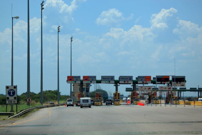Grasmere toll plaza cashiers on strike